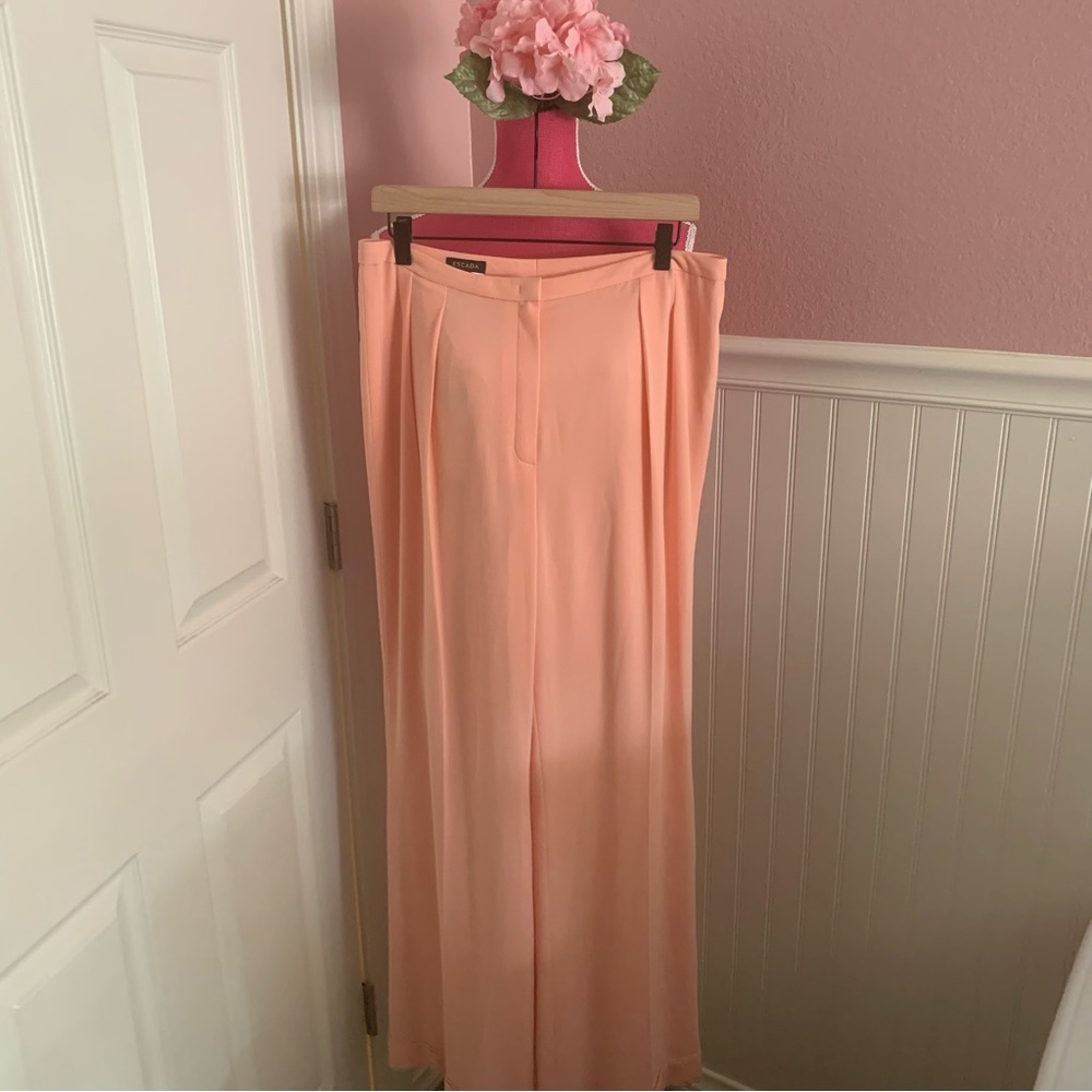 Women’s NWT Escada Trilby Peach Trousers, size 10/12